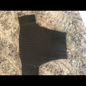 off the shoulders black cropped top